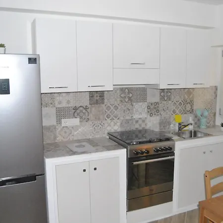 Apartment Centre - 1-bed - Sleeps 4 *