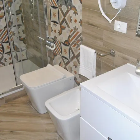 Apartment Centre - 1-bed - Sleeps 4 *